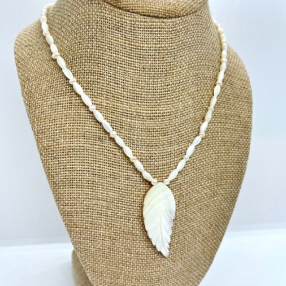 VINTAGE MOTHER OF PEARL MOP CARVED LEAF PENDANT NECKLACE PEARLS 925 STERLING - Picture 3 of 15